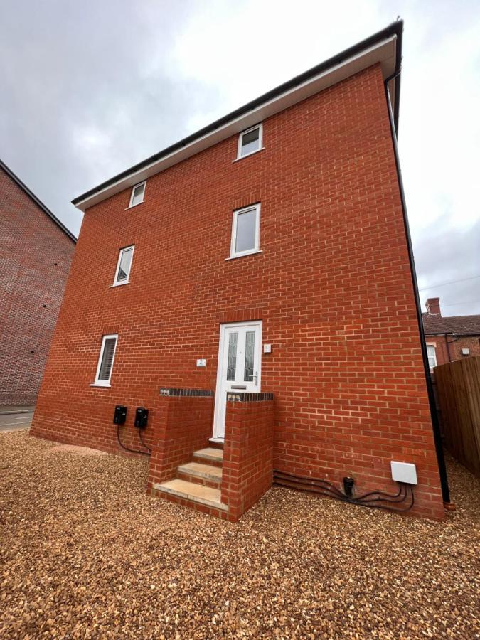 Superb Modern Flat In Northampton, Parking &Ev Leilighet Eksteriør bilde